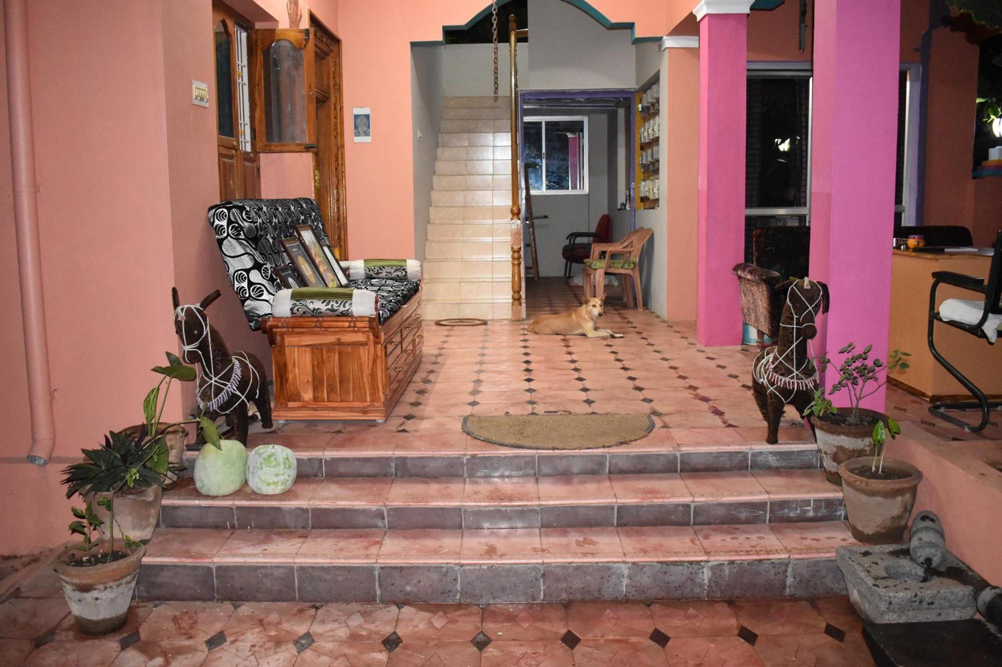 Rainbow Guest House Tiruvannāmalai Exterior photo